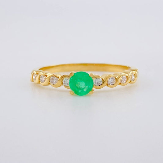 Anillo Solitario Constelación Esmeraldas 26Pts, Diamantes 16Pts 2.3 g / T8 Oro Amarillo 18K