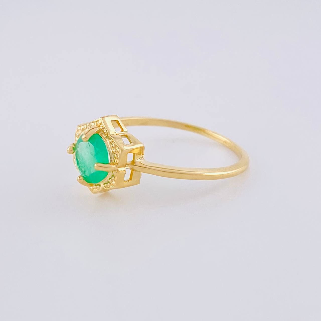 Anillo Elegancia Esmeraldas 57Pts 2.25 g / T7 3/4 Oro Amarillo 18K