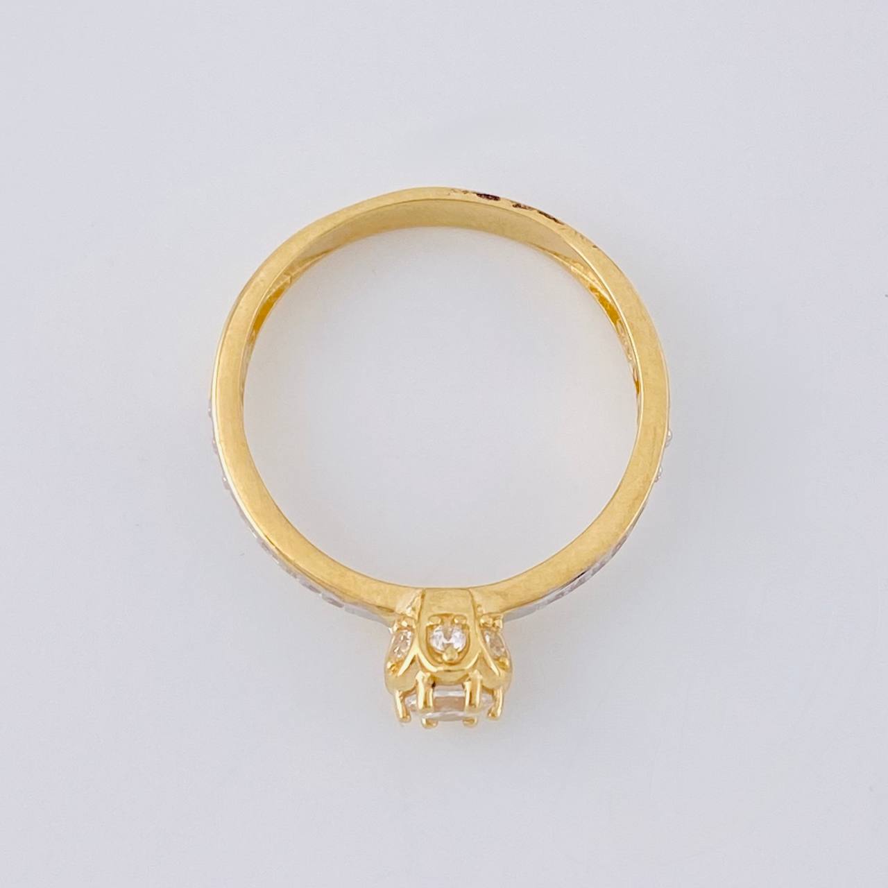 Anillo Solitario Cetro Floreado 2.85 g / T7 1/2 Dos Oros Amarillo Blanco 18K
