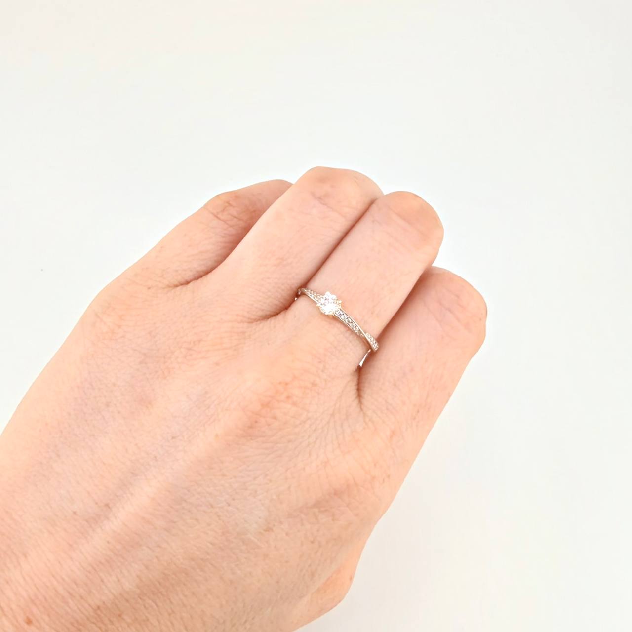 Anillo Solitario Cinta Espiral 1.9 g / T7 3/4 Dos Oros Amarillo Blanco 18K