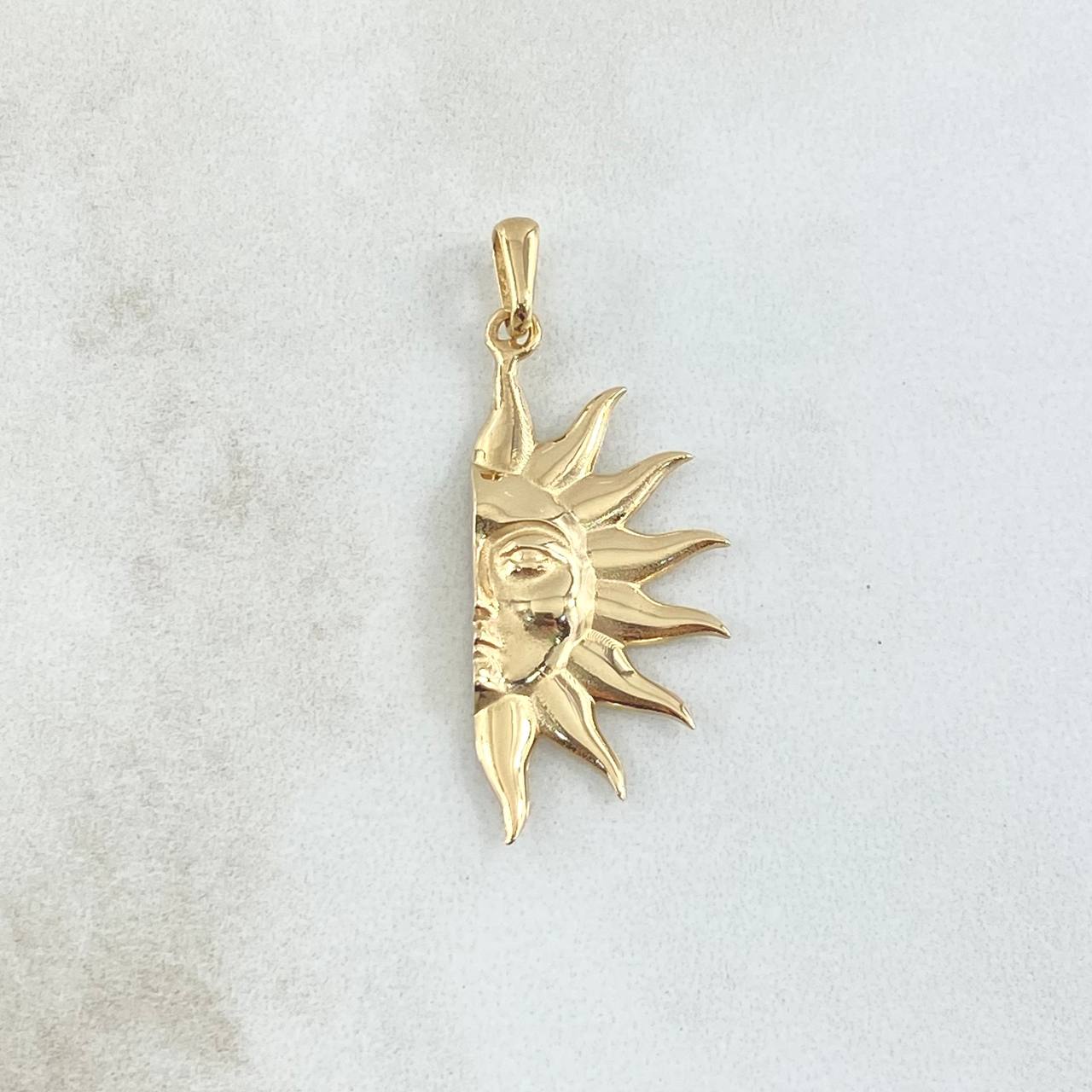 Dije Sol Media Cara 2.35gr / 3.6cm / Liso Oro Amarillo 18K *
