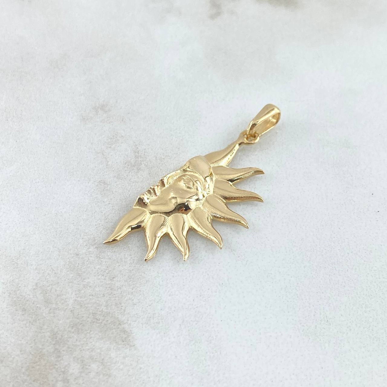 Dije Sol Media Cara 2.55gr / 3.6cm / Liso Oro Amarillo 18K