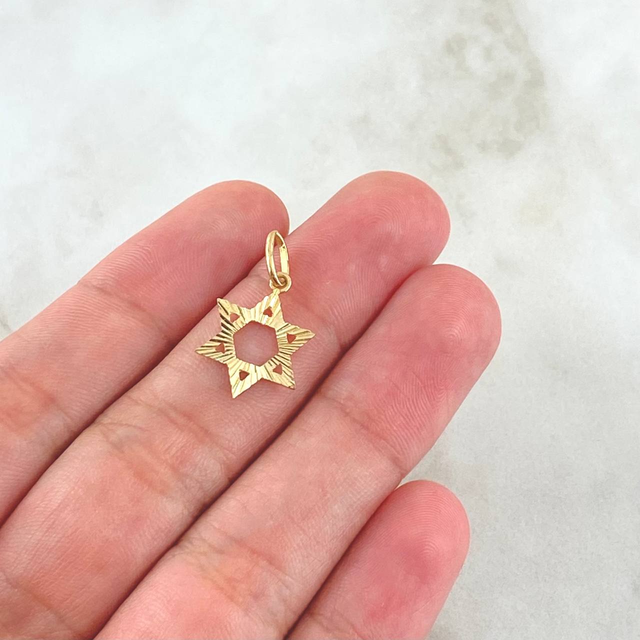 Dije Estrella de David 0.8gr / 2.2cm / Oro Amarillo 18K *