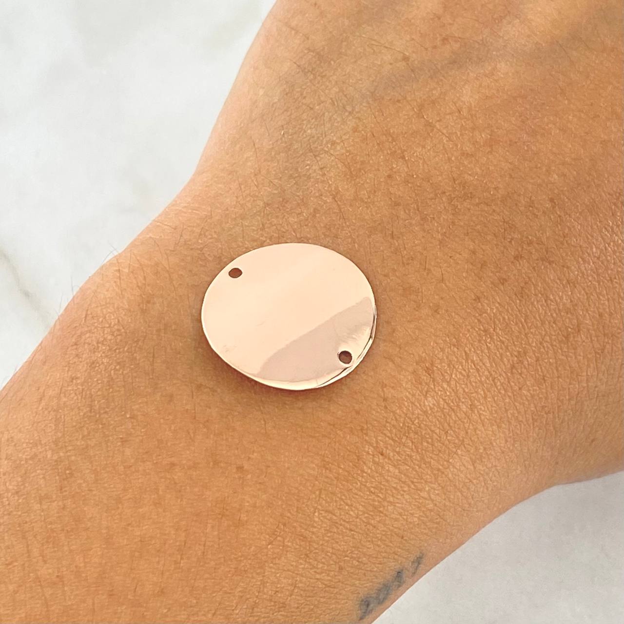 Herraje Placa Circular Curva 1.3gr / 2cm / Lisa Oro Rosa 18K ©