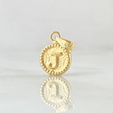 Dije Letra J 0.4gr / 1.4cm / Circulo Cargador Bordeado Oro Amarillo 18K