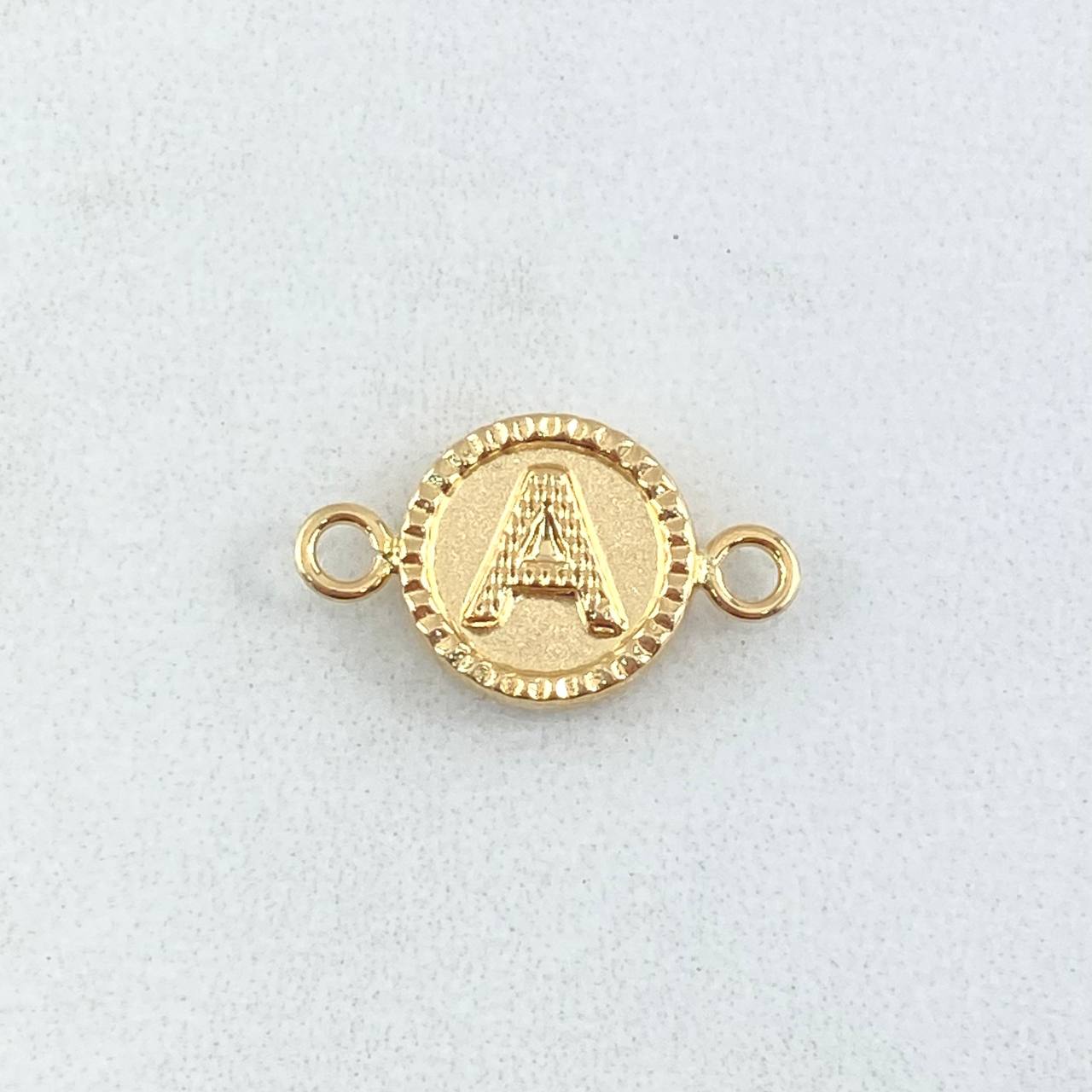 Herraje Letra A 0.65gr / 1.7cm / Circulo Bordeado Oro Amarillo 18K ©