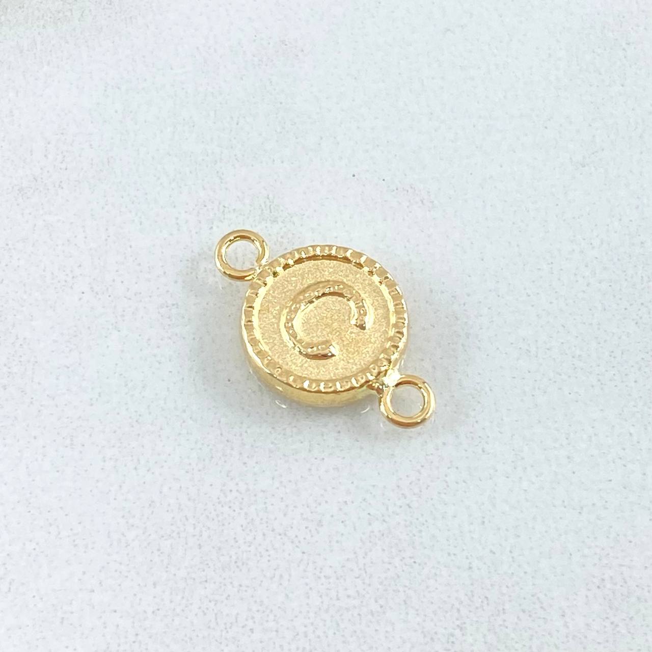 Herraje Letra C 0.4gr / 1.5cm / Bordeado Oro Amarillo 18K *
