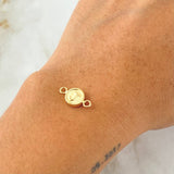 Herraje Letra J 0.45gr / 1.5cm / Bordeado Oro Amarillo 18K *