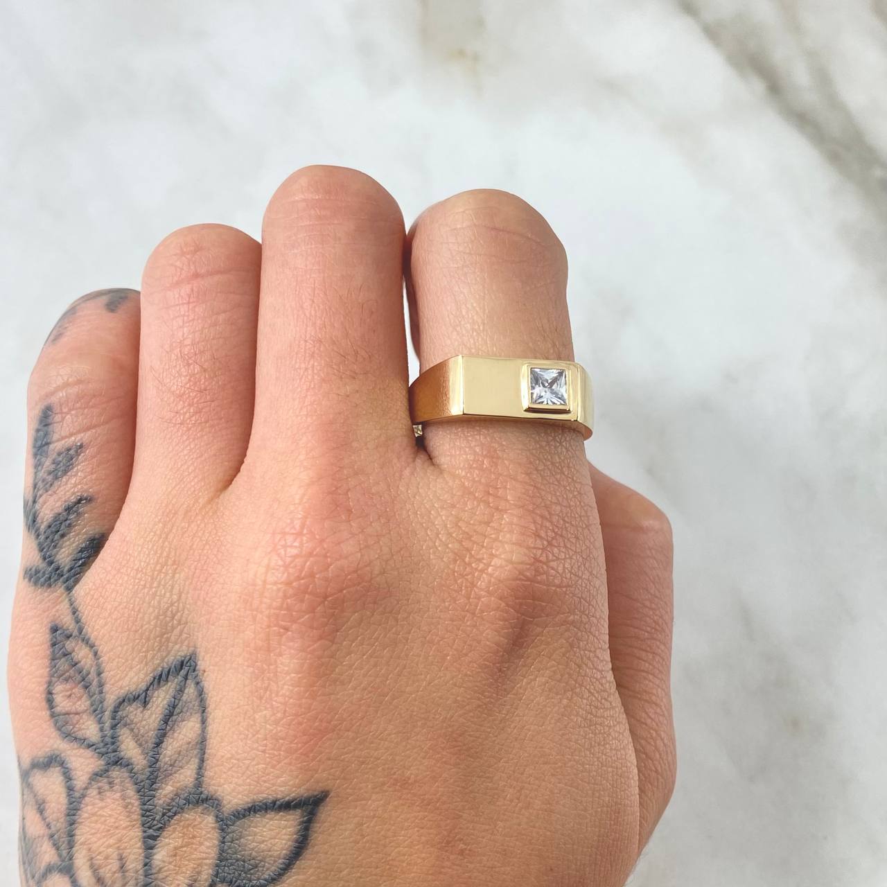 Anillo Recuadro Liso 4.55gr / T9 1/2 / Oro Amarillo 18K *