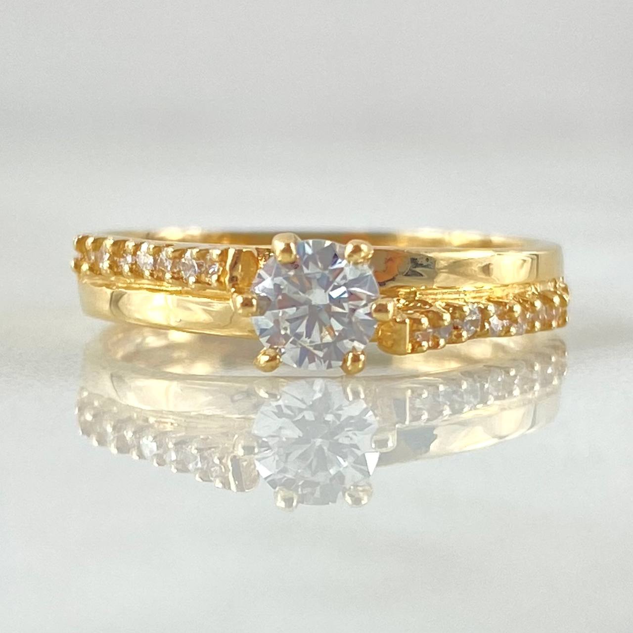 Anillo Solitario Escalera Cruzada 2.35gr / T6 1/2 / Oro Amarillo 18K ©