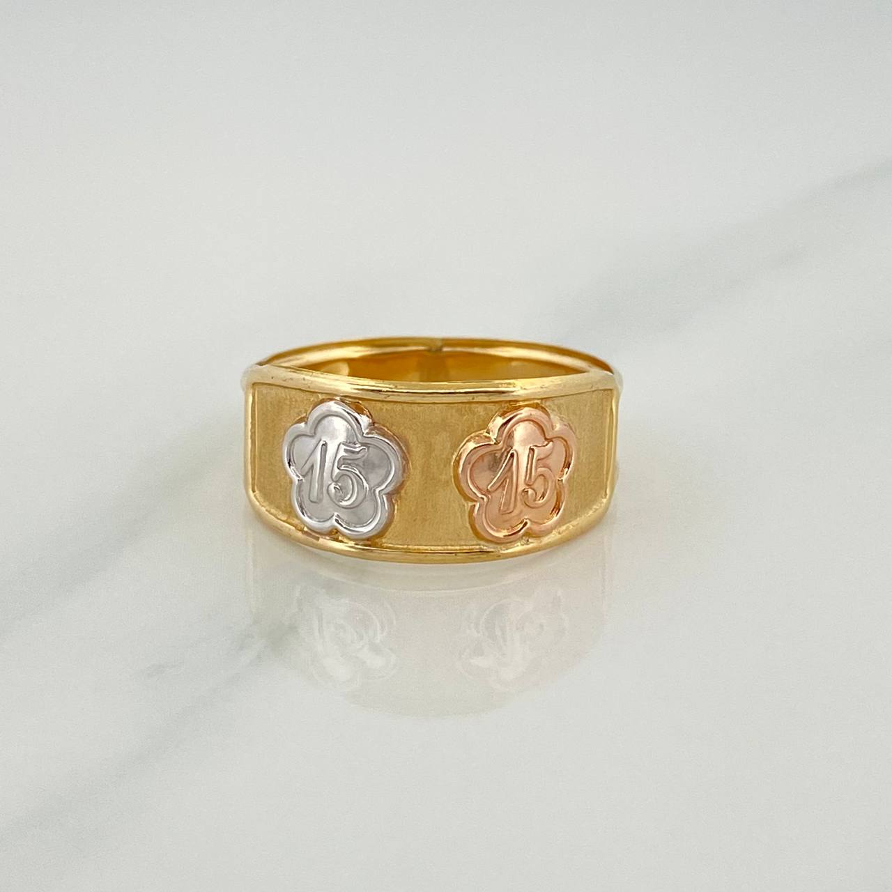 Anillo 15'S Flor 1.8 g / T8 1/2 Tres Oros 18K