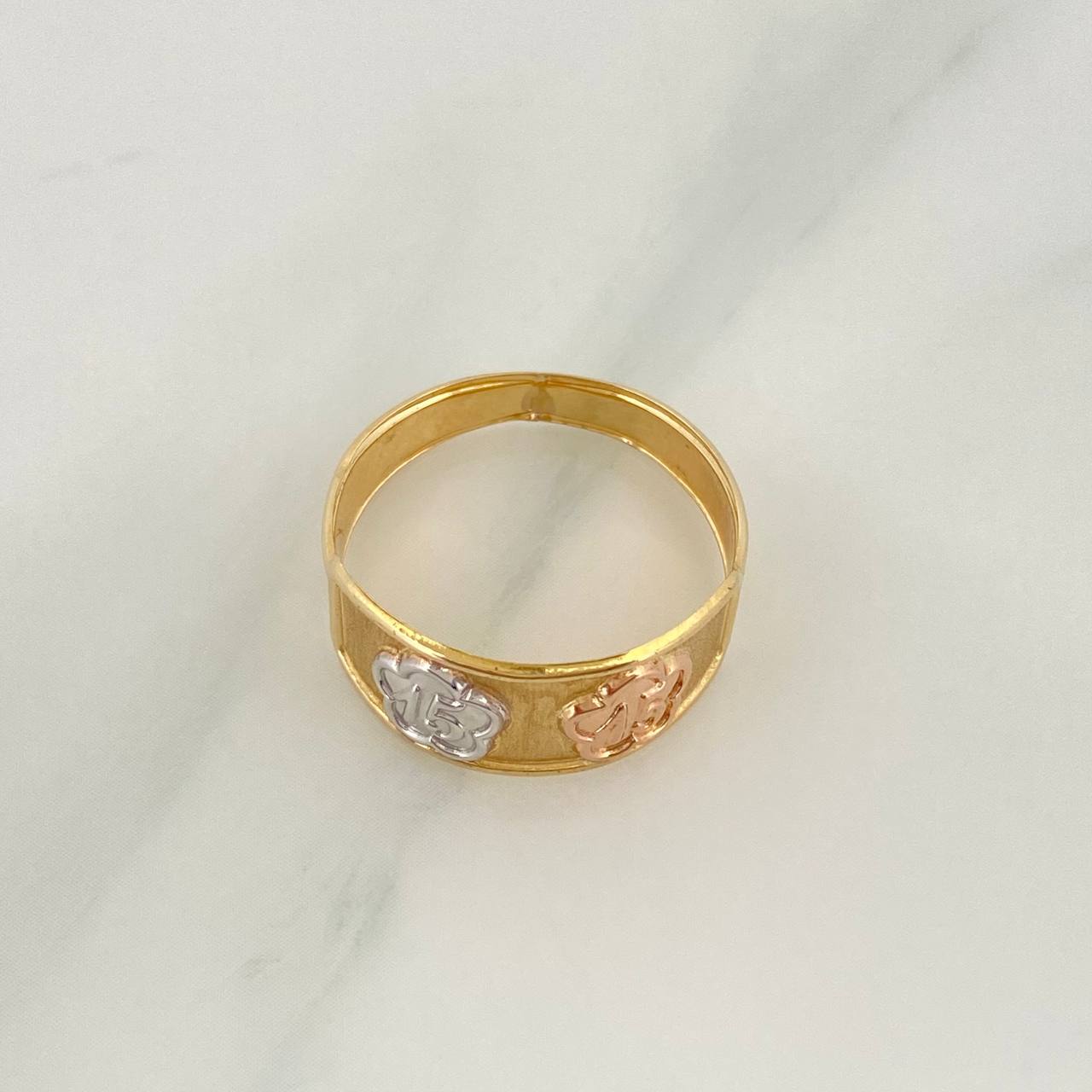 Anillo 15'S Flor 1.8 g / T8 1/2 Tres Oros 18K