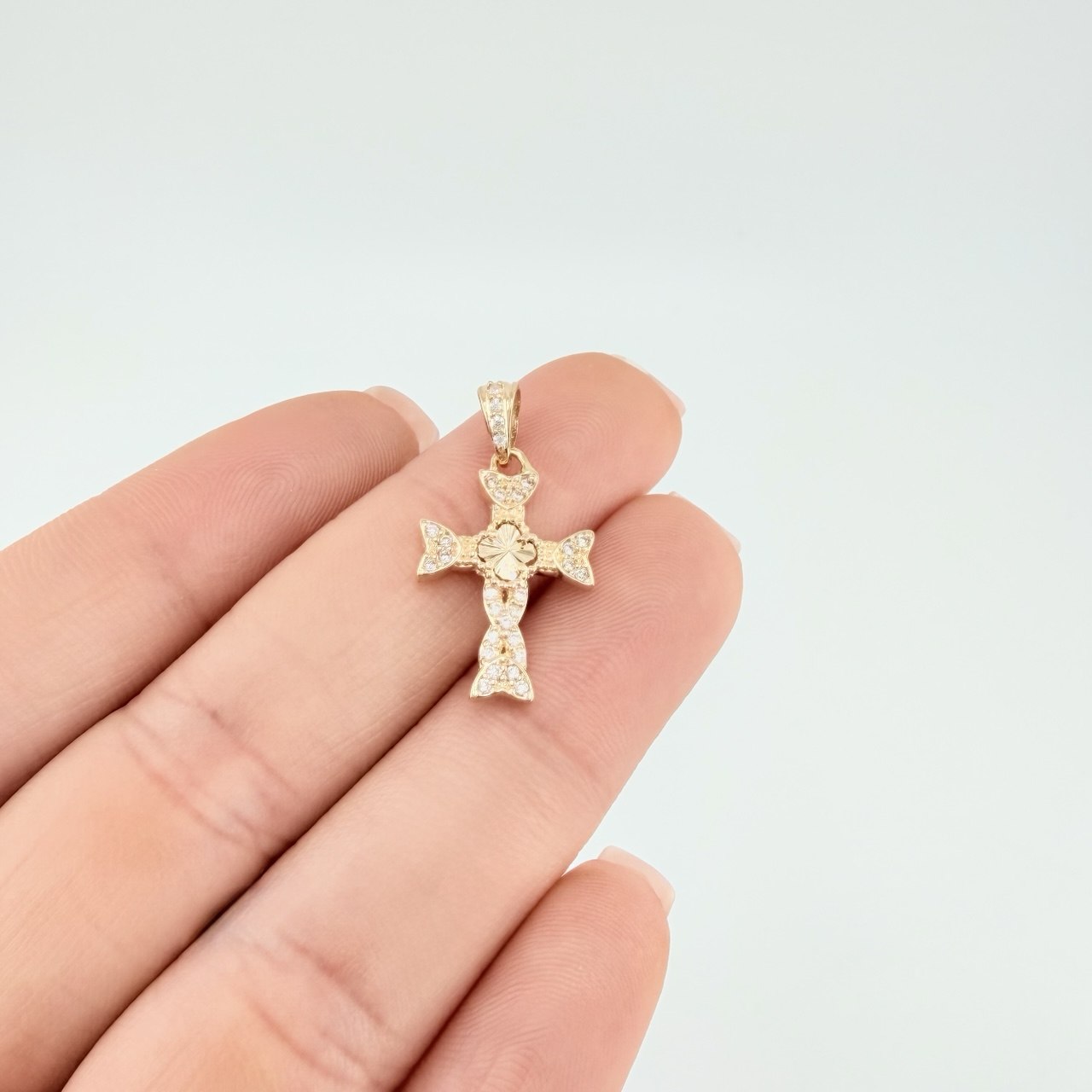 Dije Cruz Trebol Diamantado Trenzada 1.65 g / 2.5 cm Oro Amarillo 18K