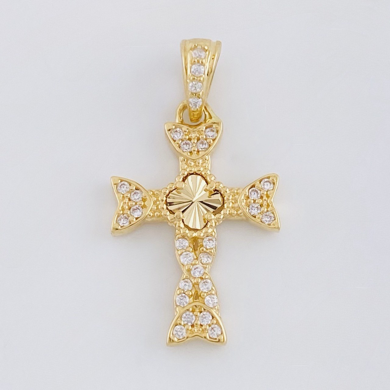 Dije Cruz Trebol Diamantado Trenzada 1.65 g / 2.5 cm Oro Amarillo 18K
