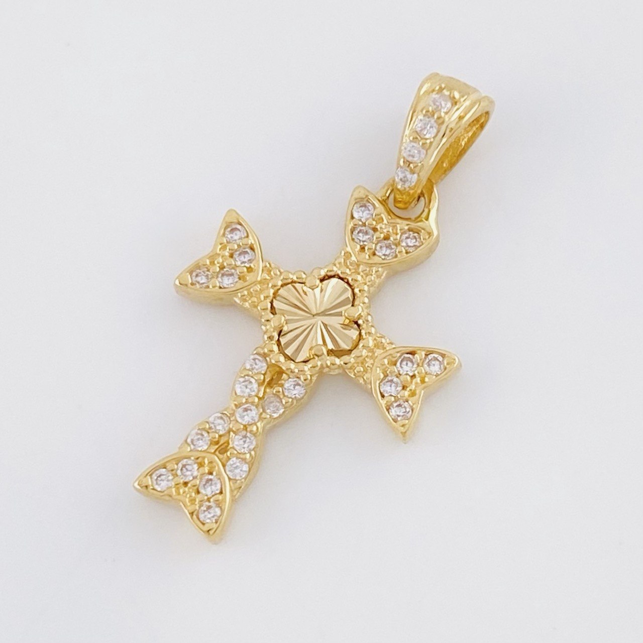 Dije Cruz Trebol Diamantado Trenzada 1.65 g / 2.5 cm Oro Amarillo 18K