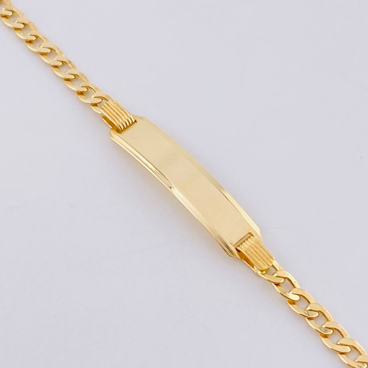 Pulso Cubano Placa Rectangular 3.7 g / 18 cm / 3.2 mm Oro Amarillo 18K