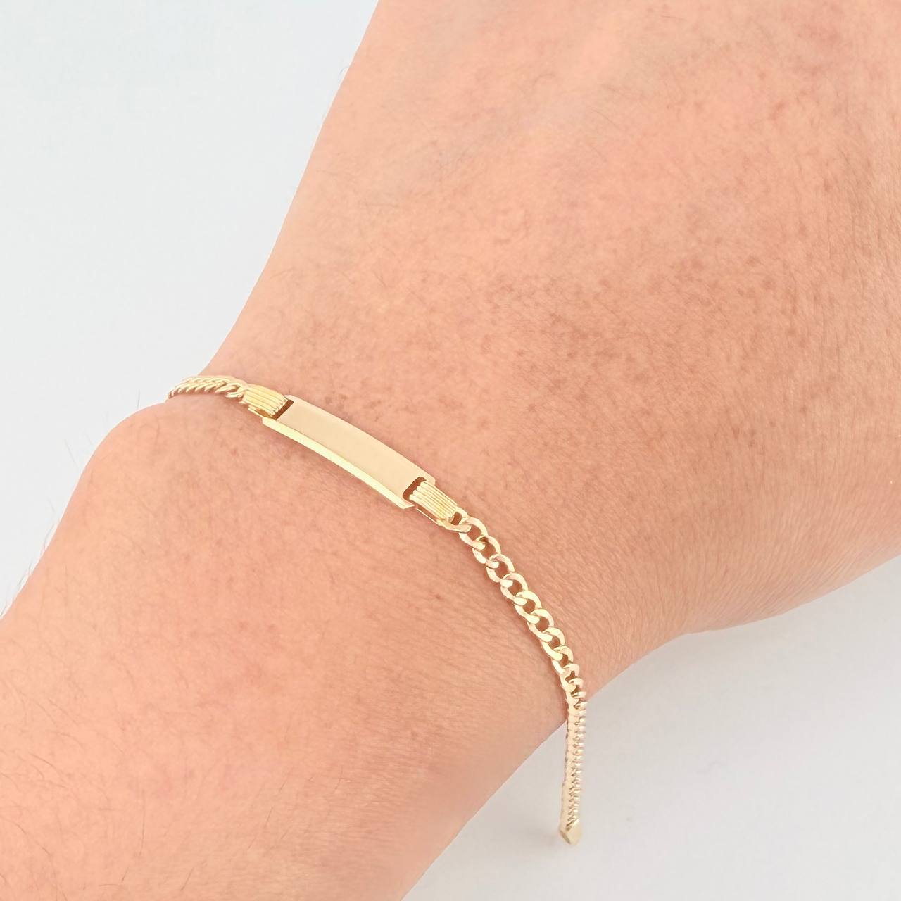 Pulso Cubano Placa Octagonal Curva 2.15gr / 13cm-14.5cm / 2.4mm Oro Amarillo +1 18K ©