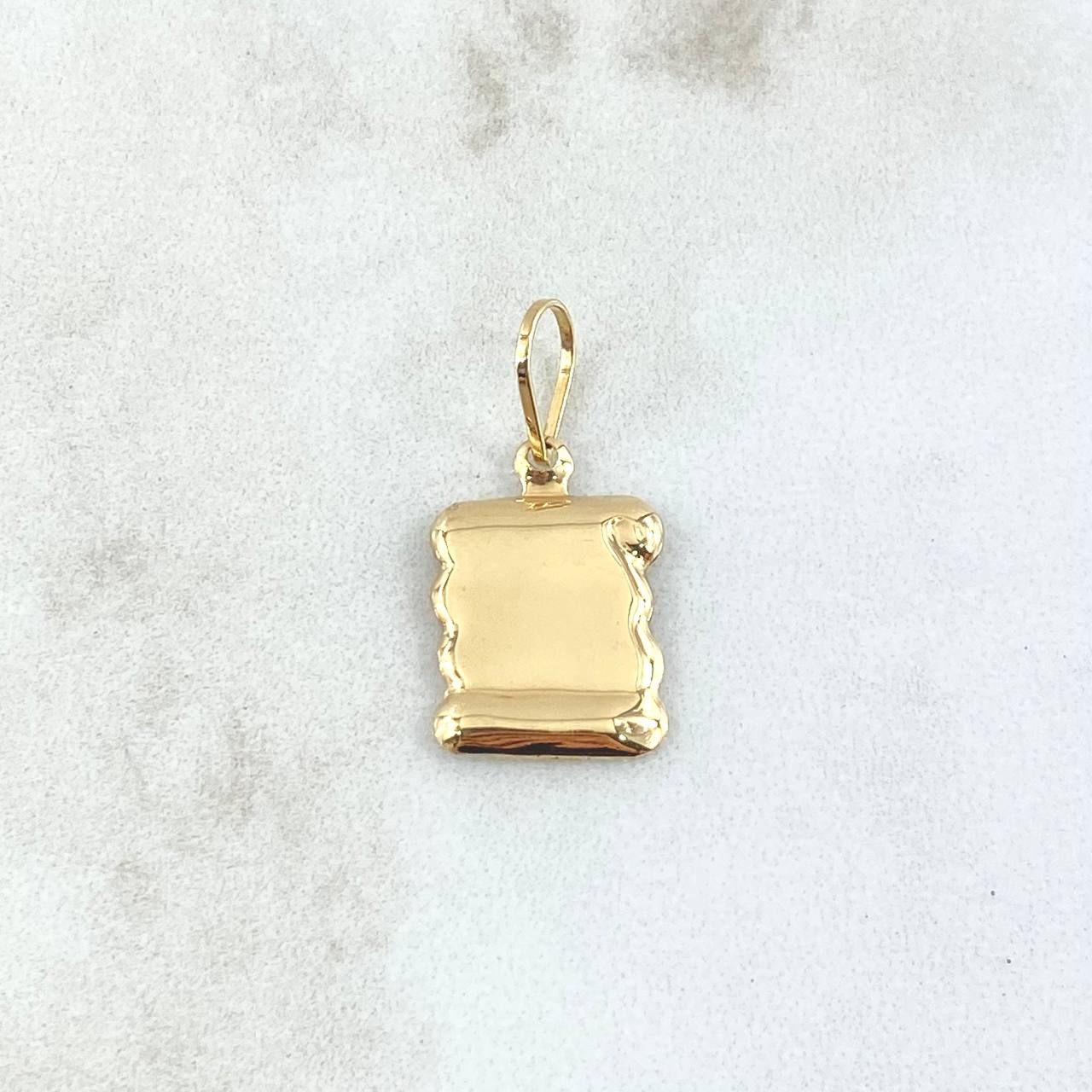 Dije Placa Pergamino 0.65gr / 2.2cm / Oro 18K