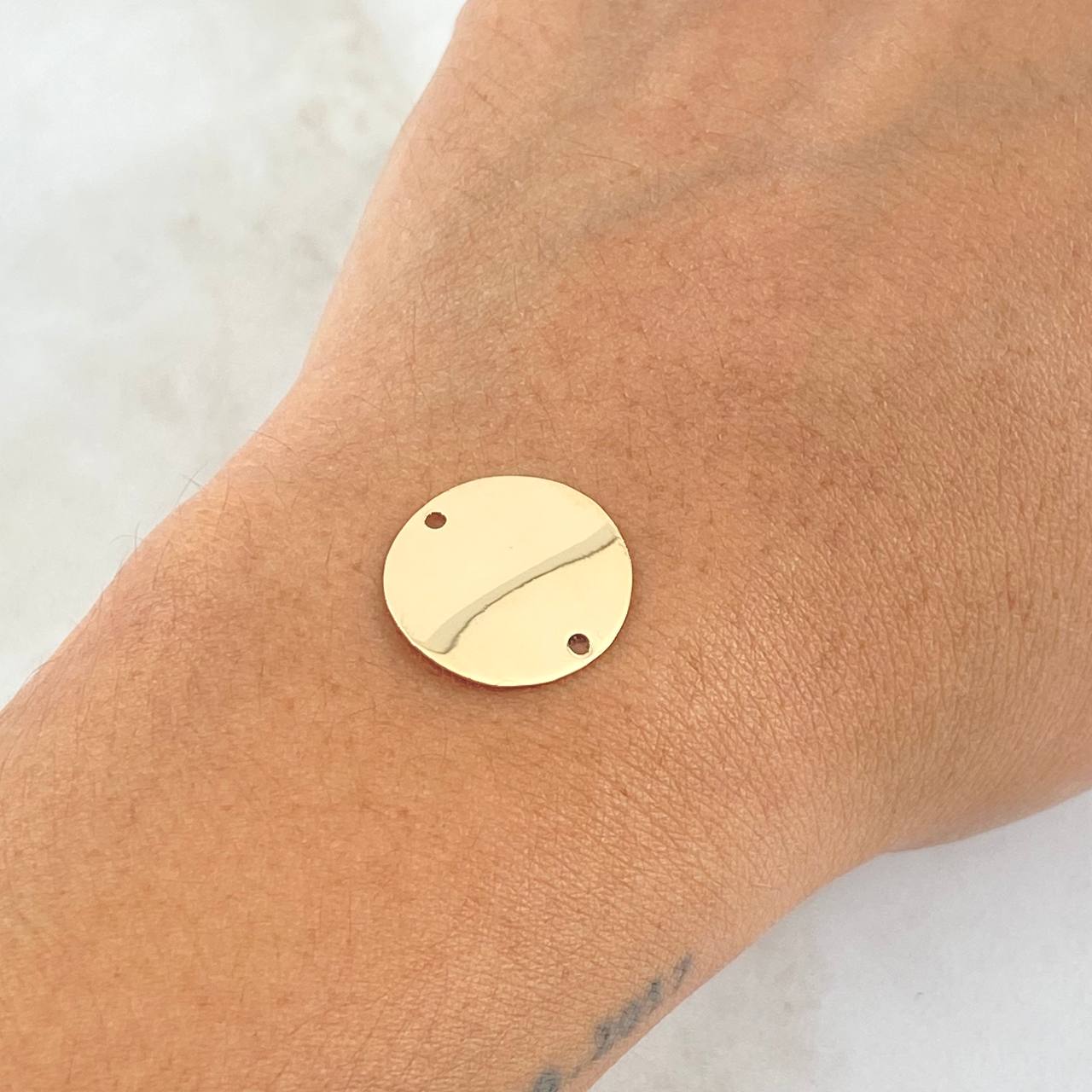 Herraje Placa Circular Curva 1.35gr / 1.7cm / Lisa Oro Amarillo 18K