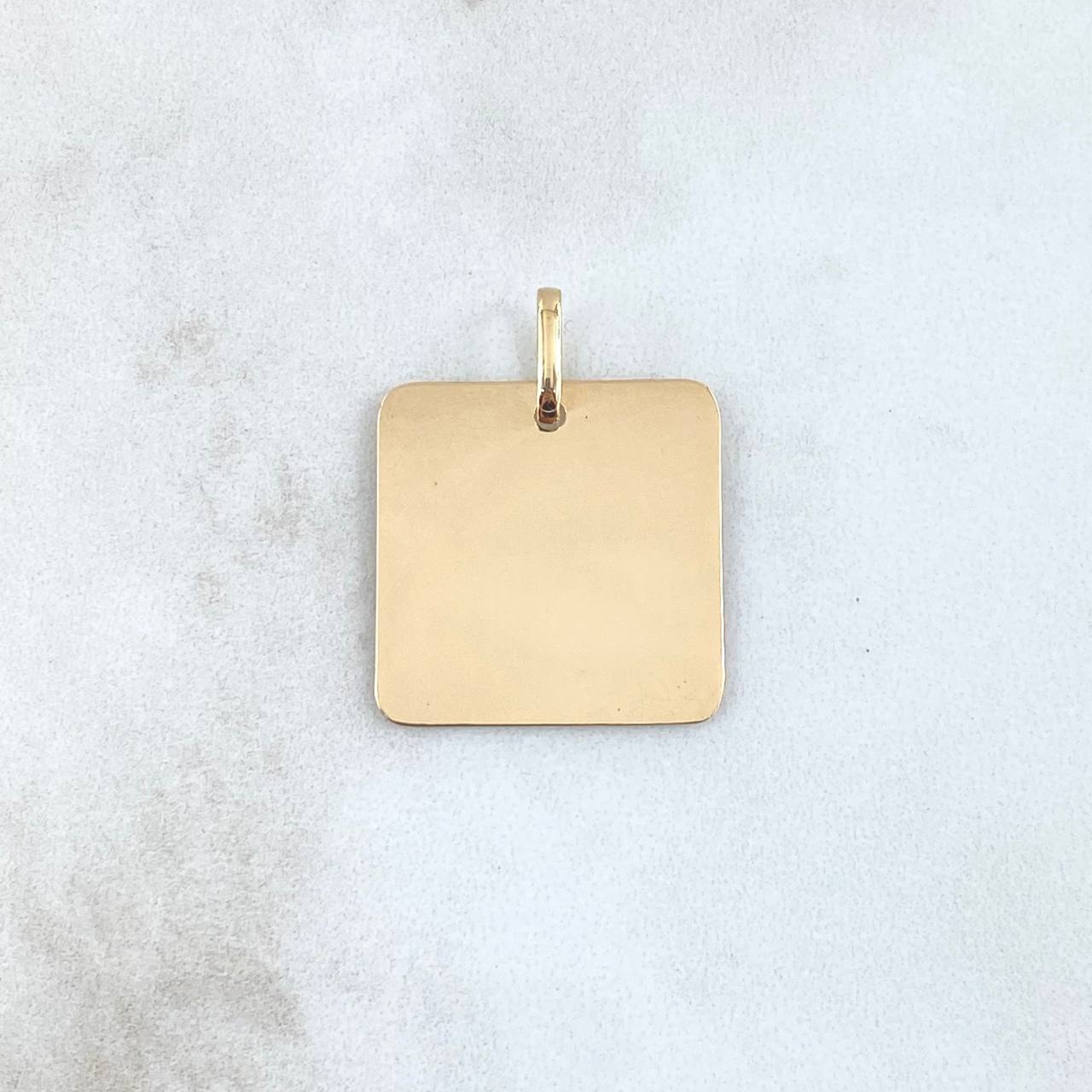 Dije Cuadrada 2.2gr / 2.2cm-2.7cm / Lisa Oro Amarillo 18K