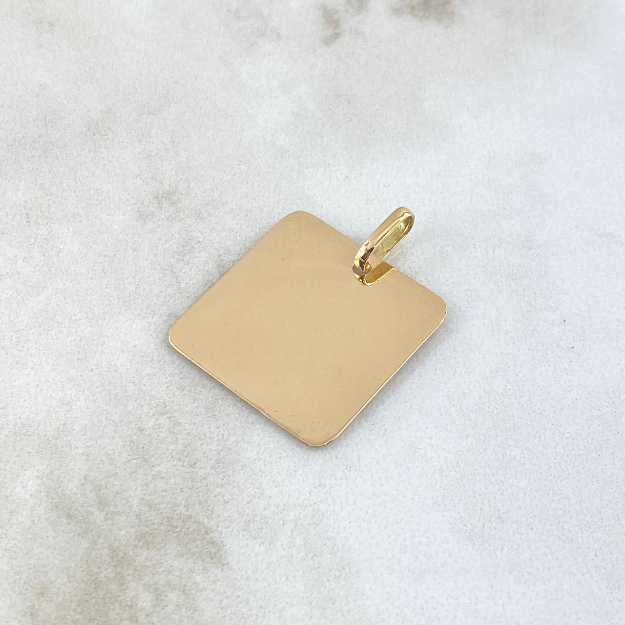 Dije Cuadrada 2.2gr / 2.2cm-2.7cm / Lisa Oro Amarillo 18K