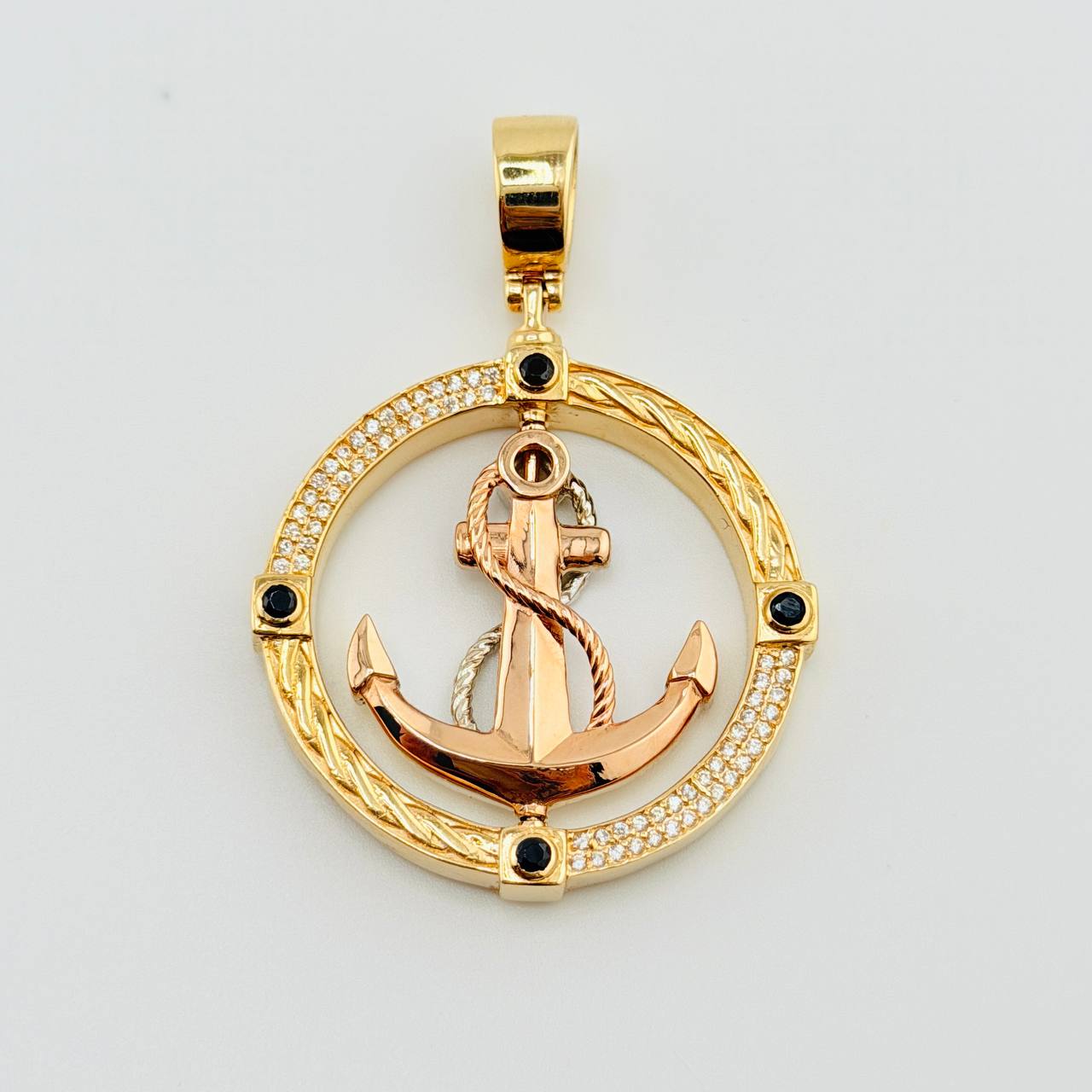 Dije Ancla Movil 15.65gr / 5cm / Tres Oros 18K ©