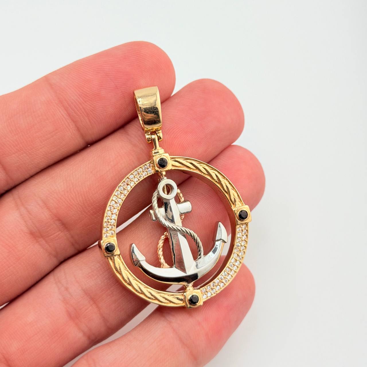 Dije Ancla Movil 15.65gr / 5cm / Tres Oros 18K ©