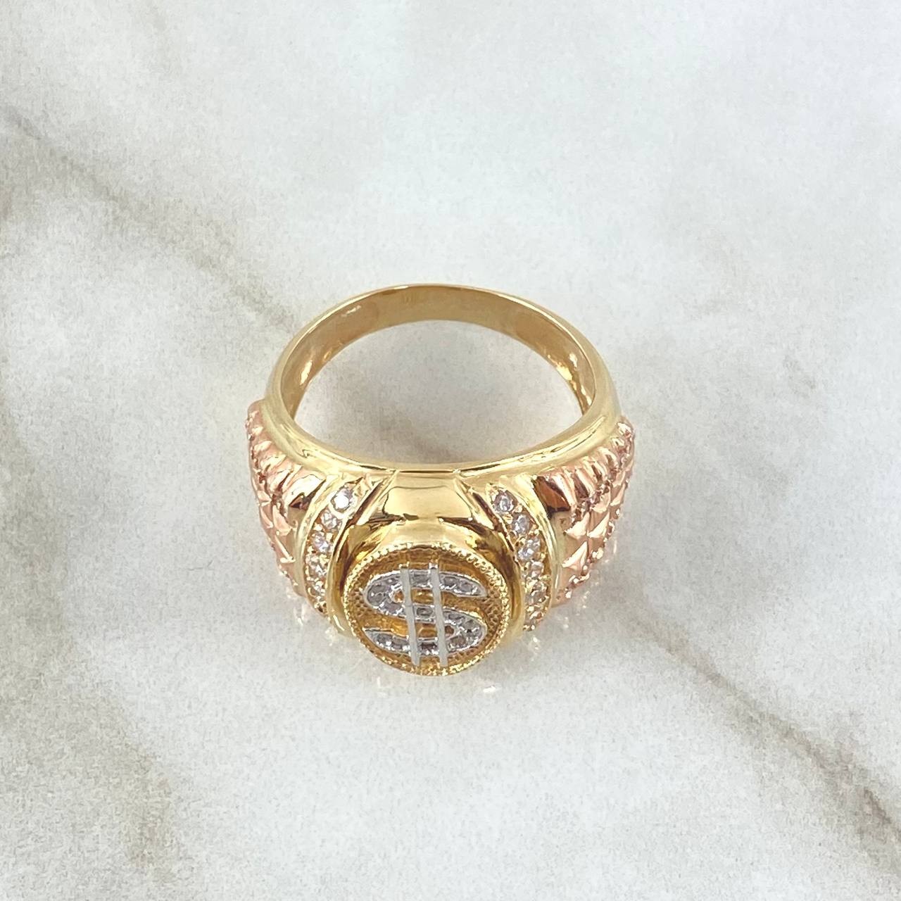 Anillo Sello Signo Dólar 10gr / T10 / Circones Blancos Tres Oros 18K ©
