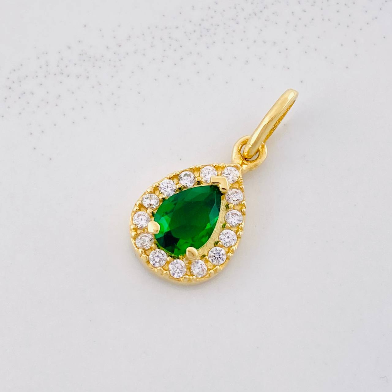 Dije Lagrima 1.6g / 1.9cm Oro Amarillo 18K