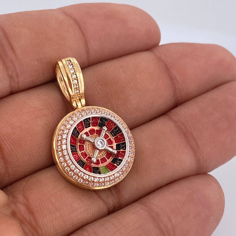 Dije Ruleta 6.45gr / 3.1cm / Tres Oros 18K $