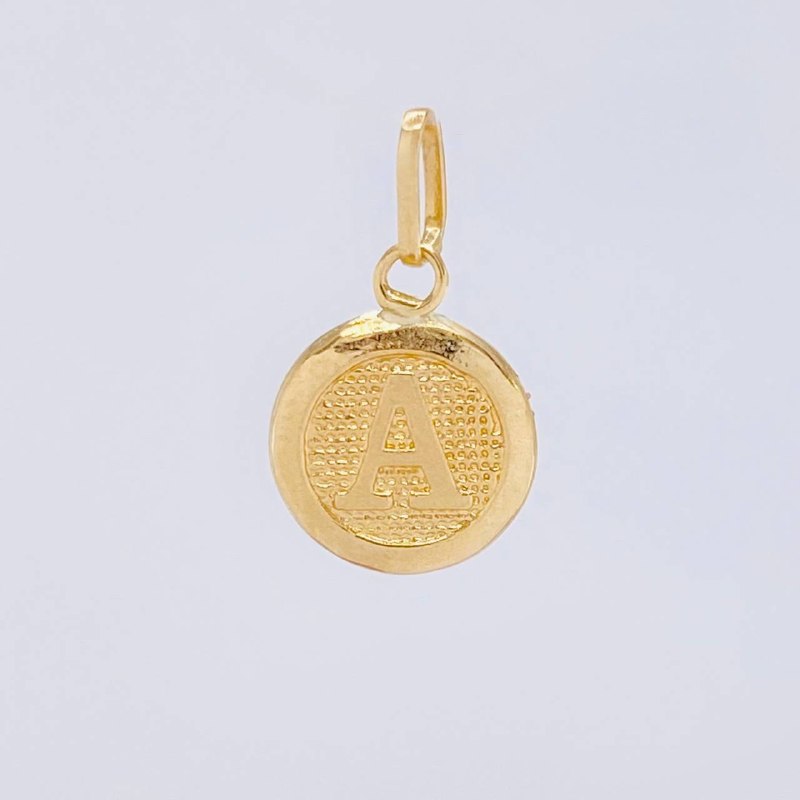 Dije Circulo Letra a 0.4g / 1.5cm Oro Amarillo 18K