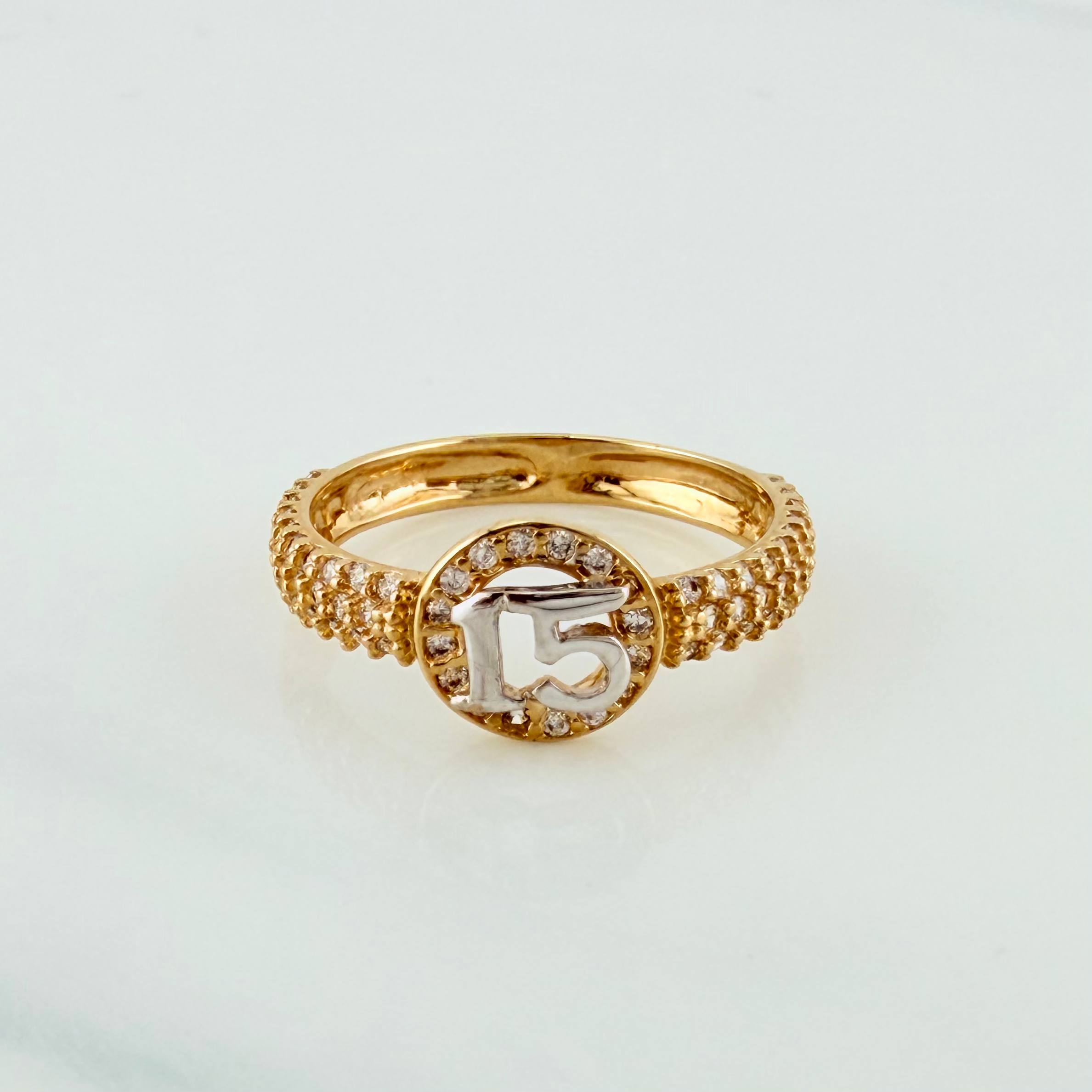 Anillo 15´S 2.25 g / T5 3/4 Dos Oros Amarillo Blanco 18K