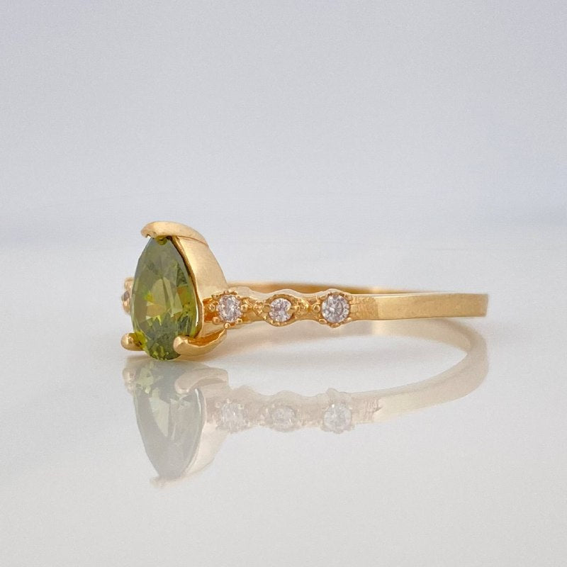 Anillo Solitario Gota 2.15 g / T7 3/4 Oro Amarillo 18K