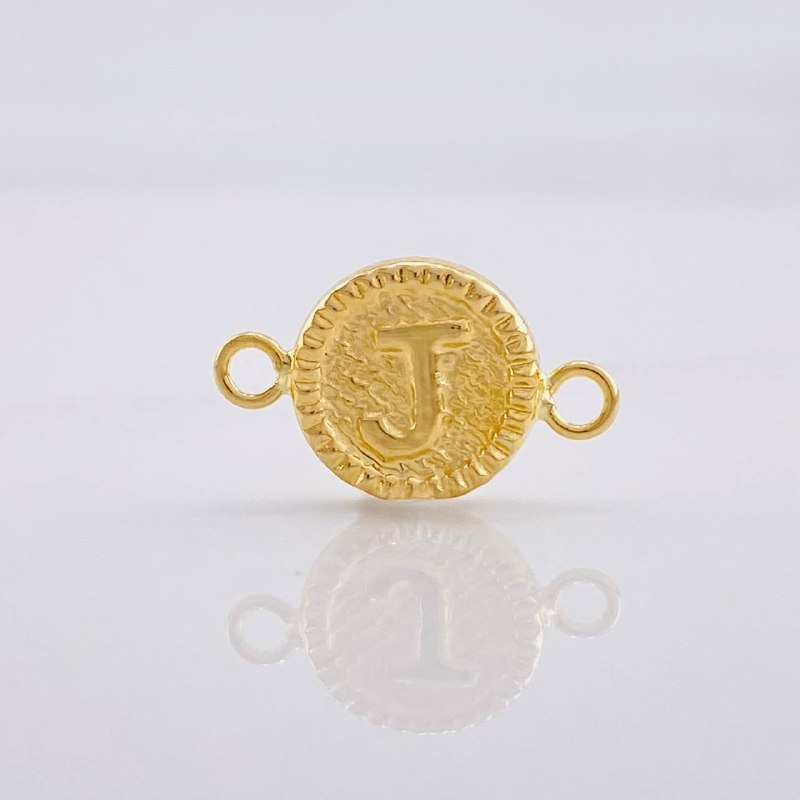 Herraje Circulo Letra J 0.55g / 1.6cm Oro Amarillo 18K