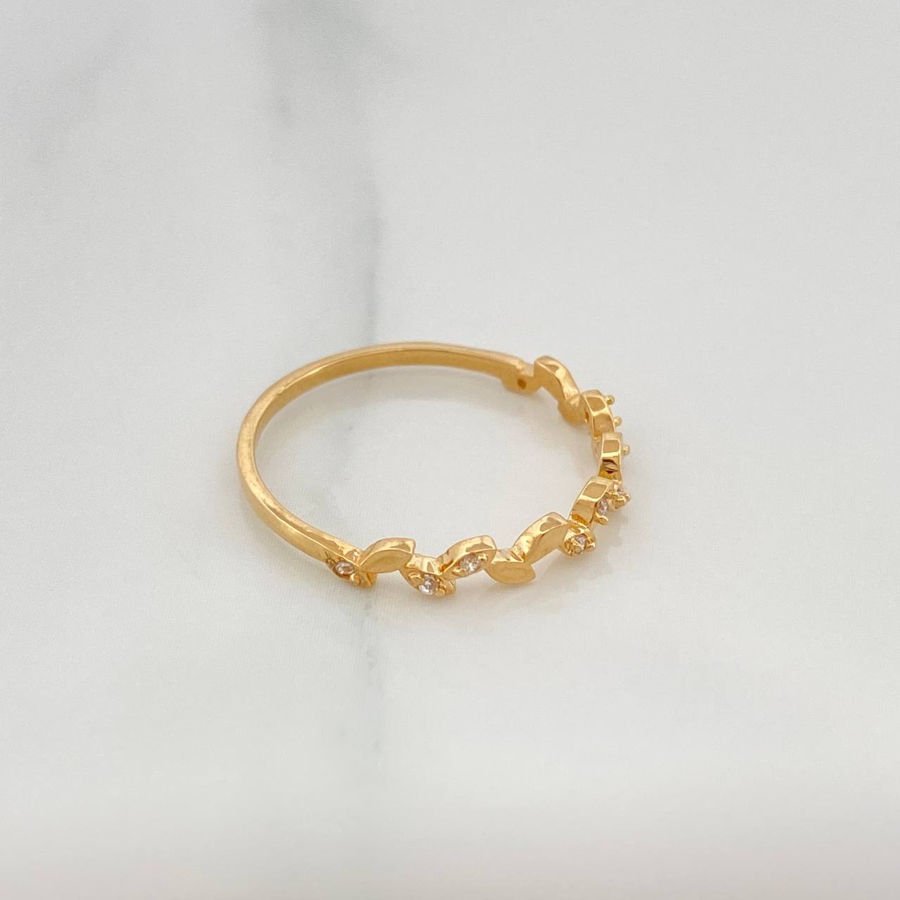 Anillo Hojas 1.25 g / T6 3/4 Oro Amarillo 18K