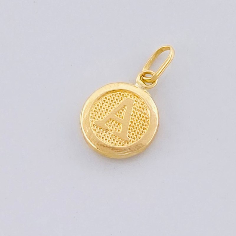Dije Circulo Letra a 0.4g / 1.5cm Oro Amarillo 18K