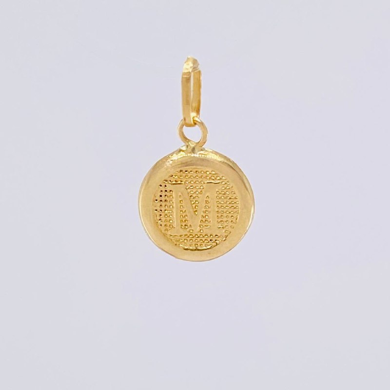 Dije Circulo Letra M 0.35g / 1.6cm Oro Amarillo 18K