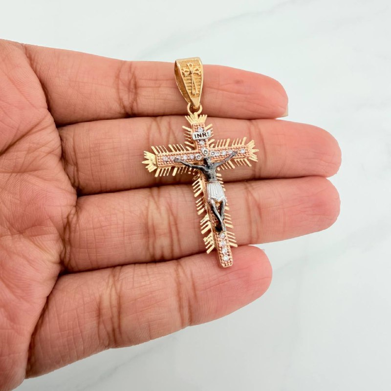 Dije Cruz Cristo Milagroso De Buga 5.5 g / 4.8 cm Tres Oros 18K