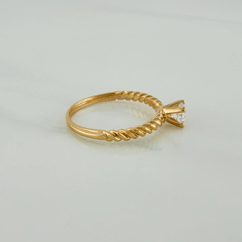 Anillo Solitario Trenzado 2.35gr / T7 1/4 / 2.4cm / Oro Amarillo 18K $