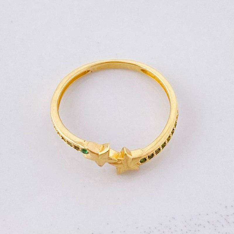 Anillo Estrellas 1.4g / T5 1/4 Oro Amarillo 18K