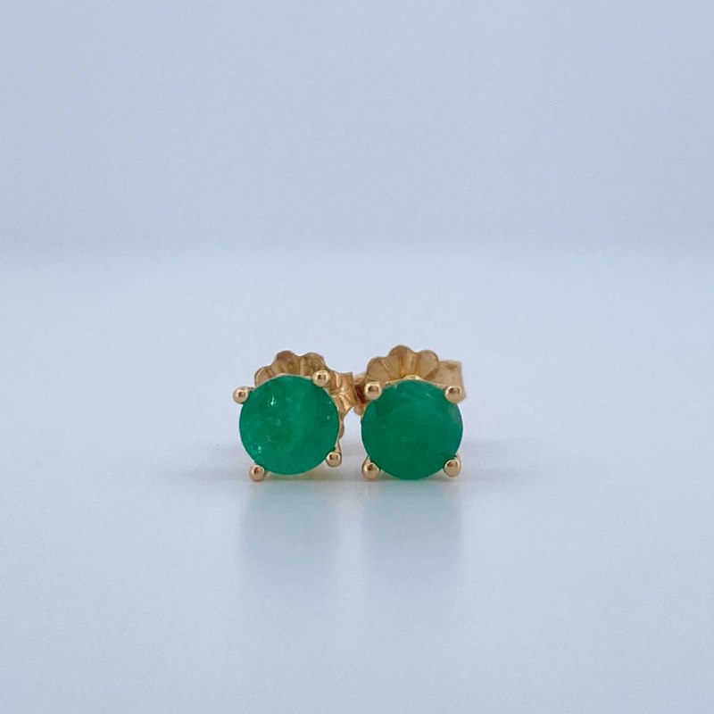 Topos Cuatro Garras Esmeralda 1gr / Oro Amarillo 18K %