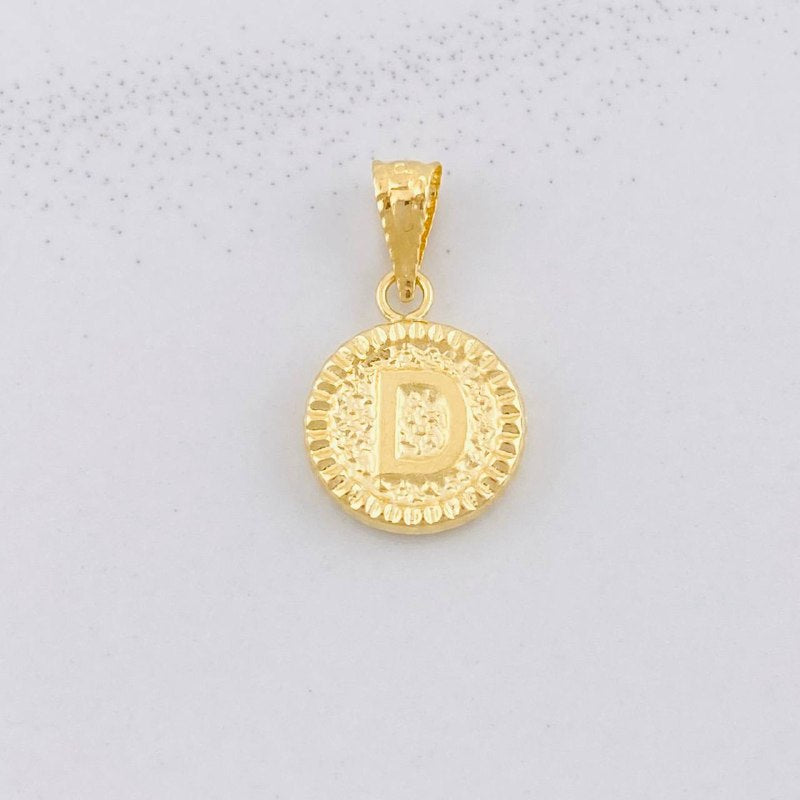 Dije Circulo Letra D 0.55g / 1.7cm Oro Amarillo 18K
