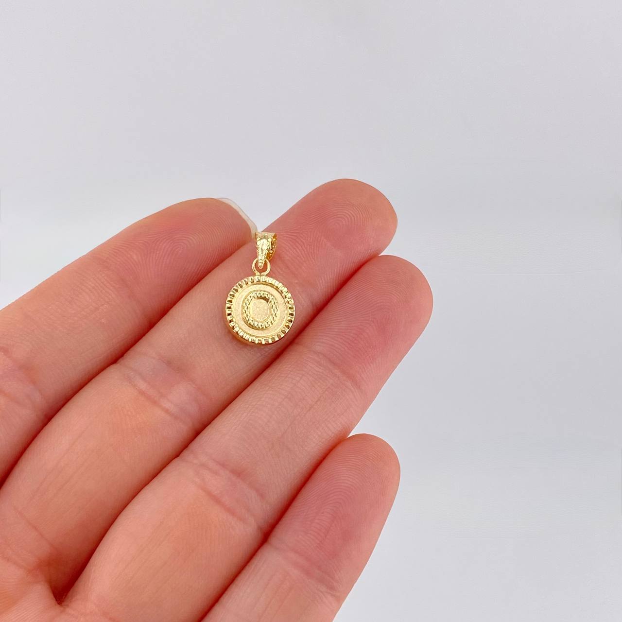 Dije Letra O Doble Textura 0.6g / 1.7cm Oro Amarillo 18K