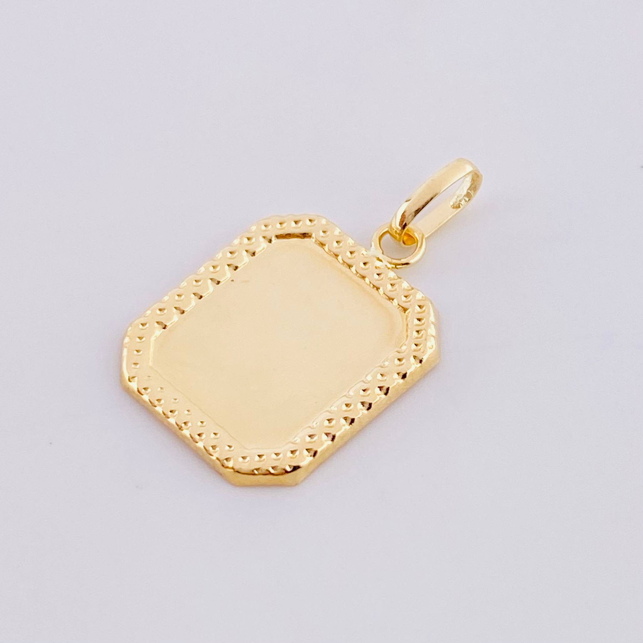Dije Placa Marco Bordeado 0.7 g / 2.3 cm Oro Amarillo 18K