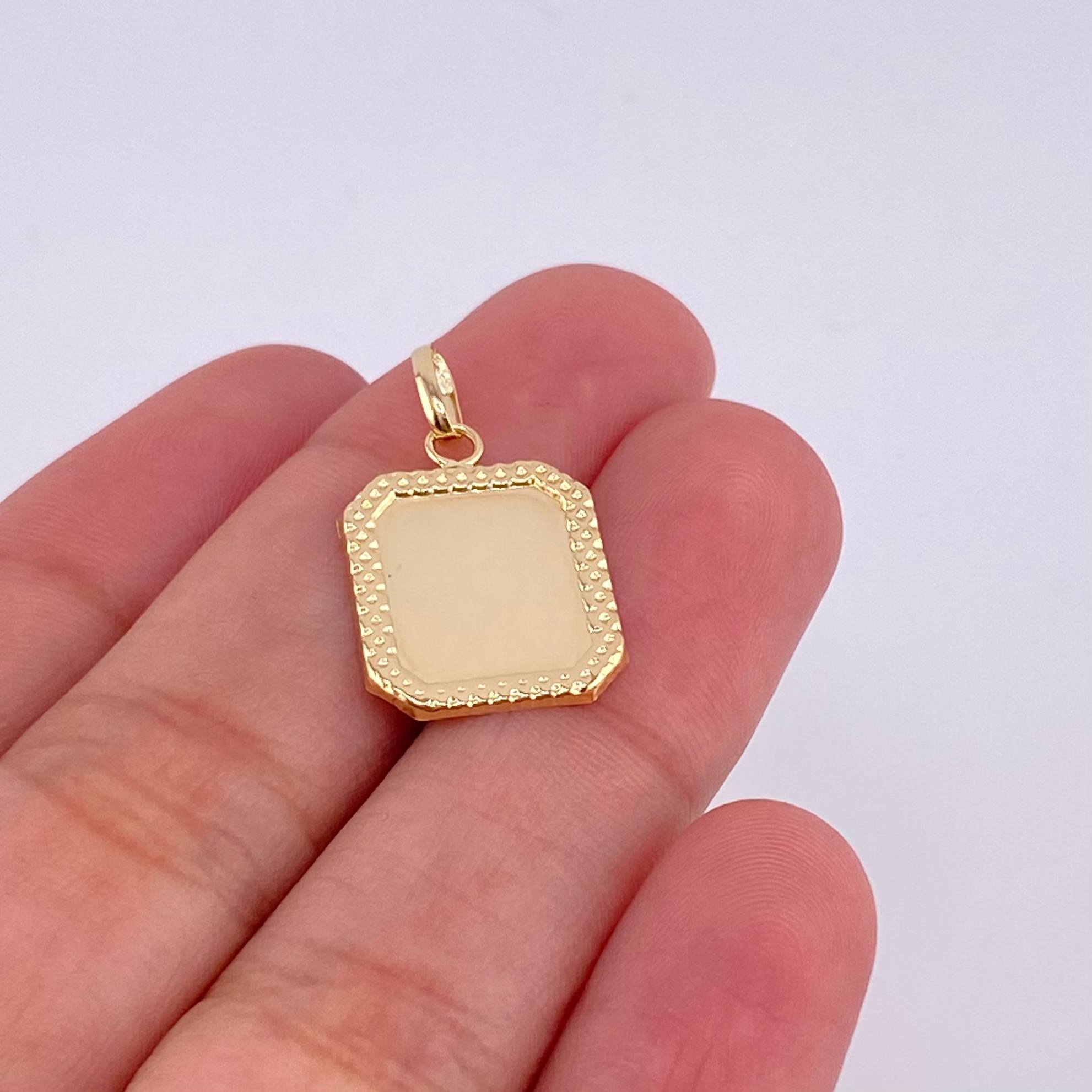 Dije Placa Marco Bordeado 0.65 g / 2.3 cm Oro Amarillo 18K
