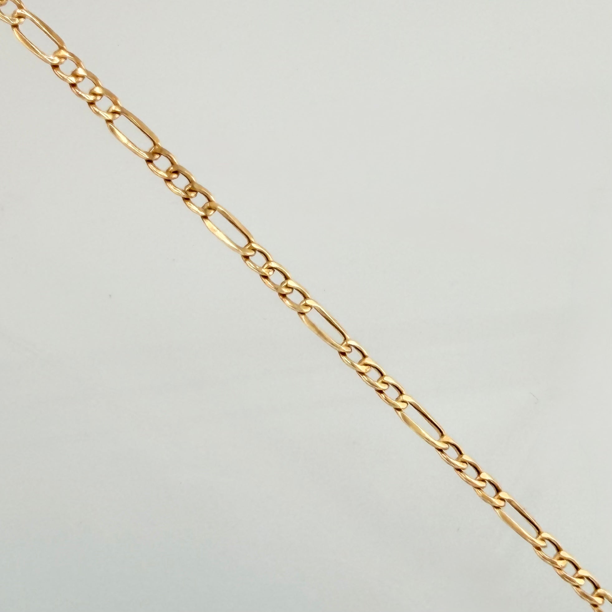 Cadena Figaro 2.25gr / 50cm / 2.6mm Oro Amarillo +1 18K ©