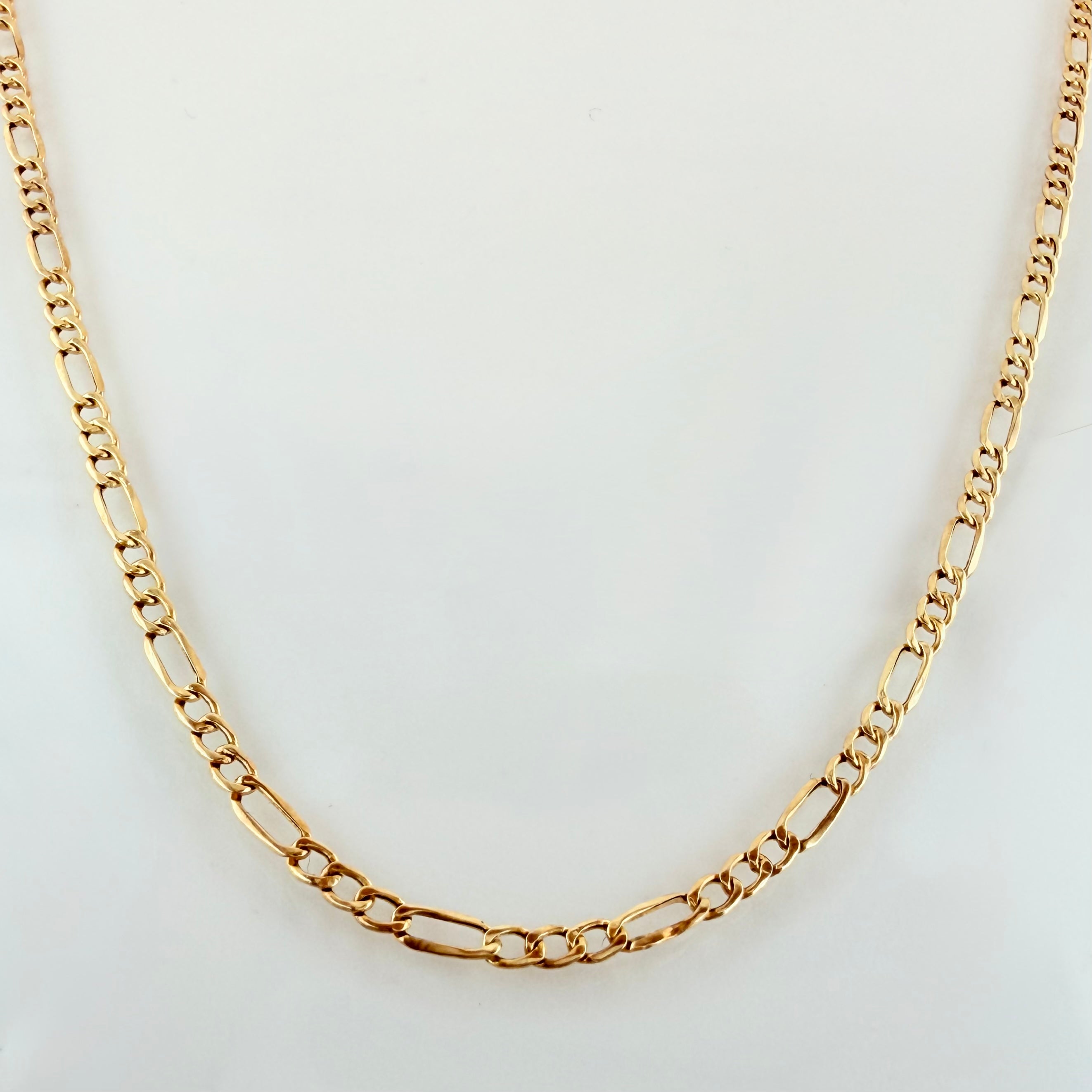 Cadena Figaro 2.25gr / 50cm / 2.6mm Oro Amarillo +1 18K ©