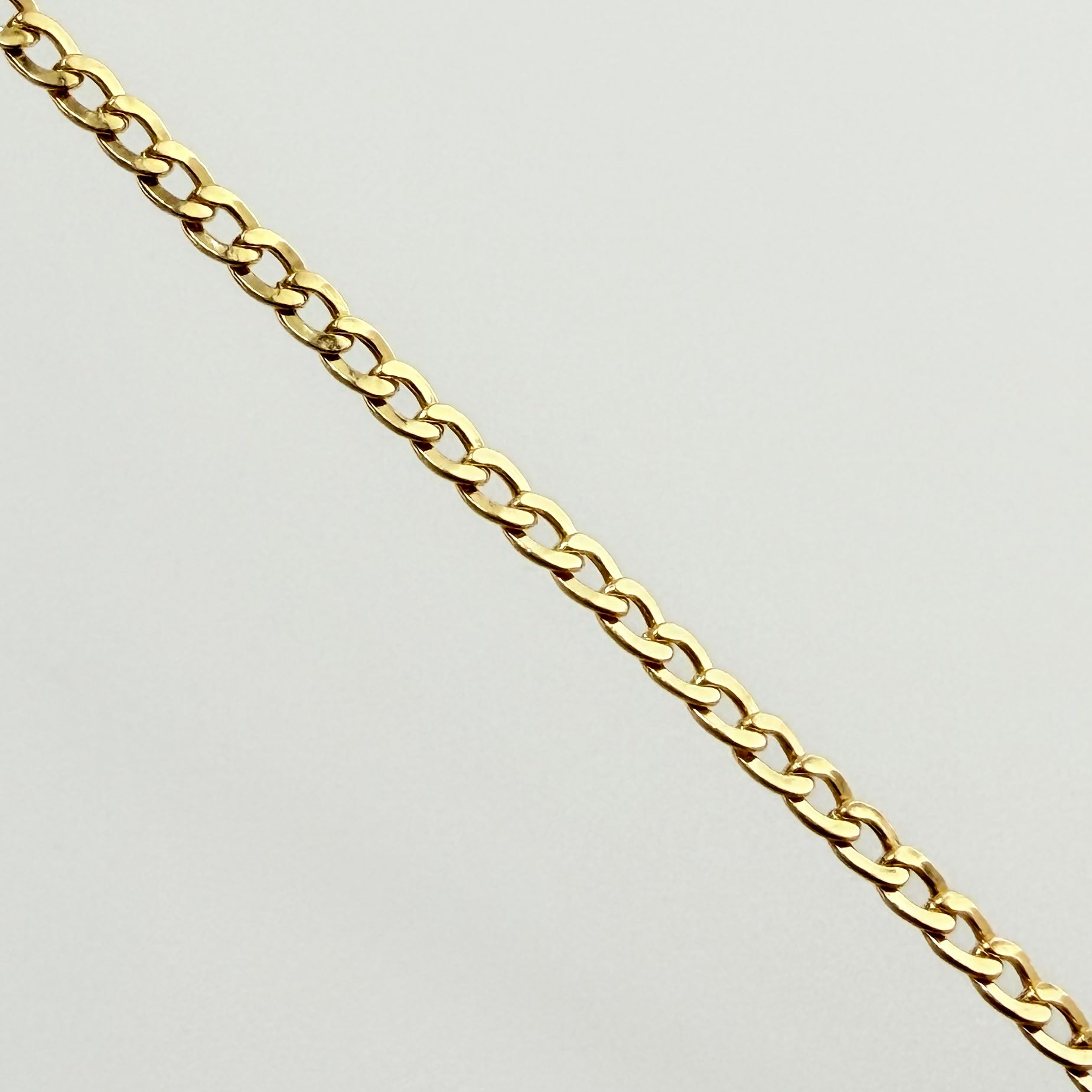 Cadena Cubana 2.4gr / 45cm / 2.4mm Oro Amarillo +1 18K