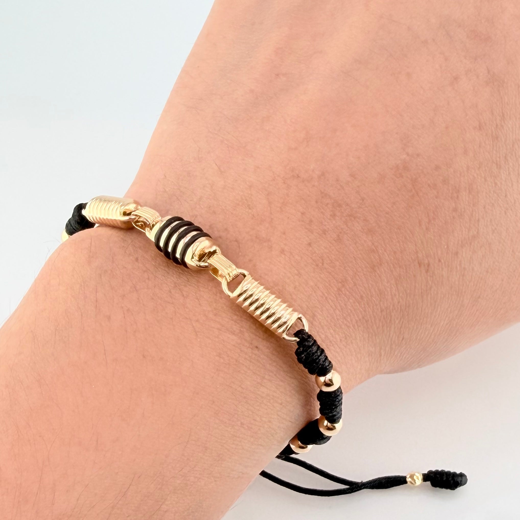 Pulsera Negra Herraje Retazo Rustico 2.39gr / 4mm-3mm Oro Amarillo 18K *