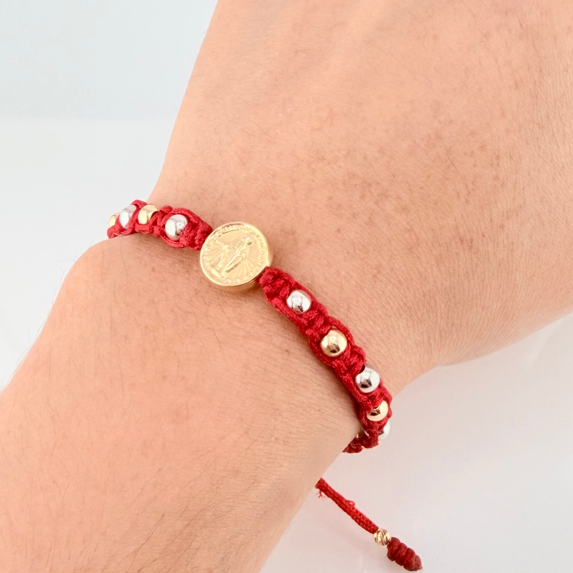 Pulsera Roja Herraje Virgen Milagrosa 1.67gr / 4mm-3mm Dos Oros Amarillo Blanco 18K *